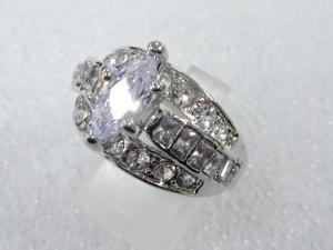 クリスタル　指輪(20号)